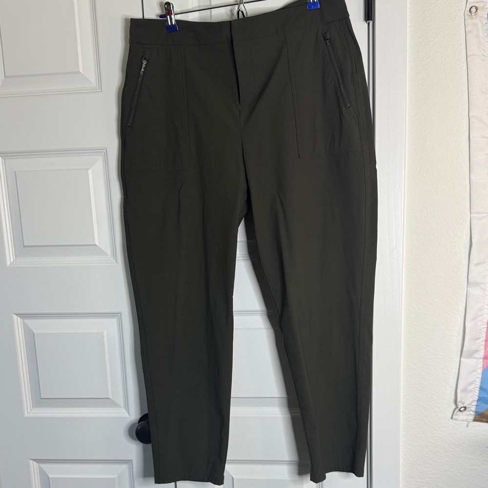 Athleta Women's Olive Cargo Pants